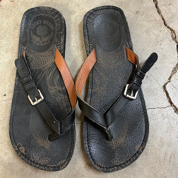 Lucky Brand Shoes - Lucky brand flip flops